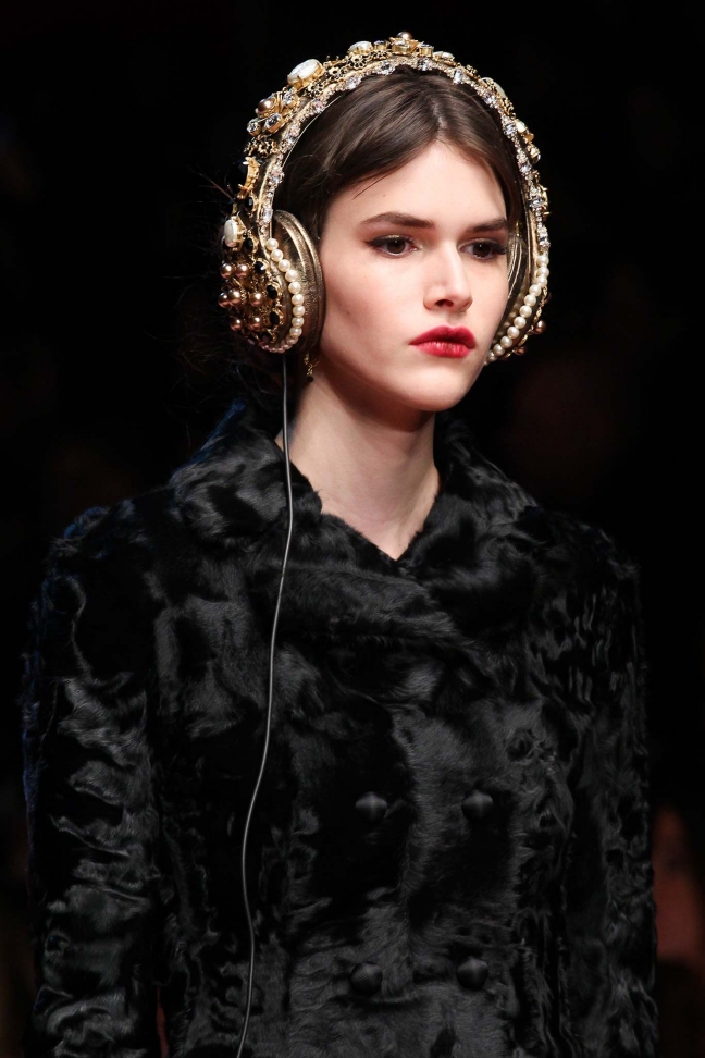 15-04/10/jewell-headphones-dolce-and-gabbana