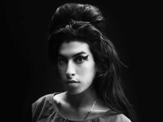15-04/18/amy-winehouse-0099