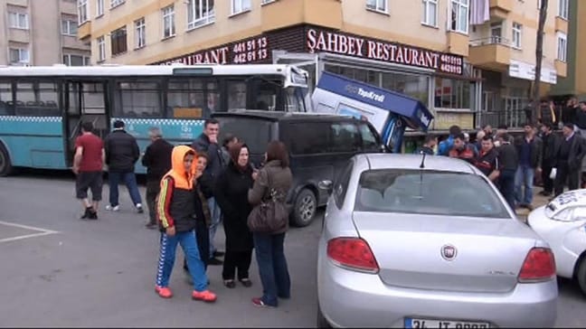 15-04/21/diregi-devirdi-araclari-ezdi-atmye-carpti_6634_dhaphoto1