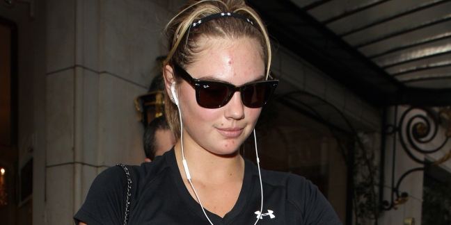 15-04/28/o-kate-upton-facebook-1430215132