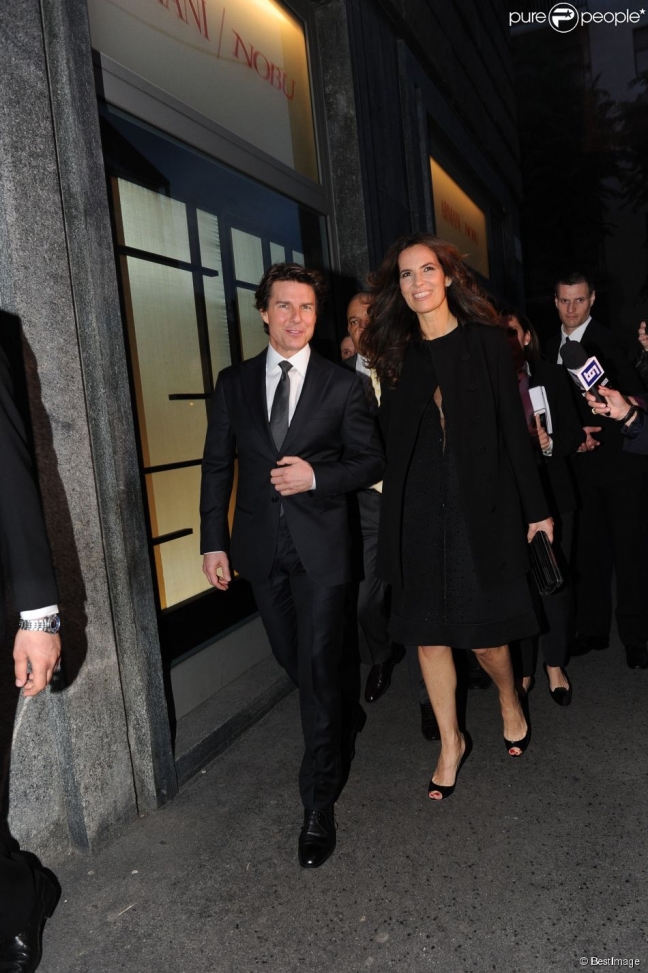 15-05/01/1804471-roberta-armani-et-tom-cruise-arrivent-950x0-3