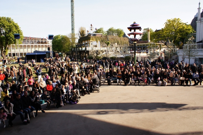 15-05/04/dunyanin-en-eski-eglence-parki-tivolide-turkiye-ruzgri-esti_2392_dhaphoto8