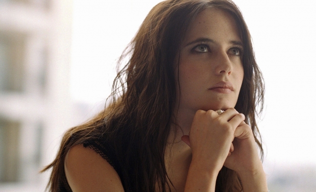 15-05/04/eva-green-daydreaming