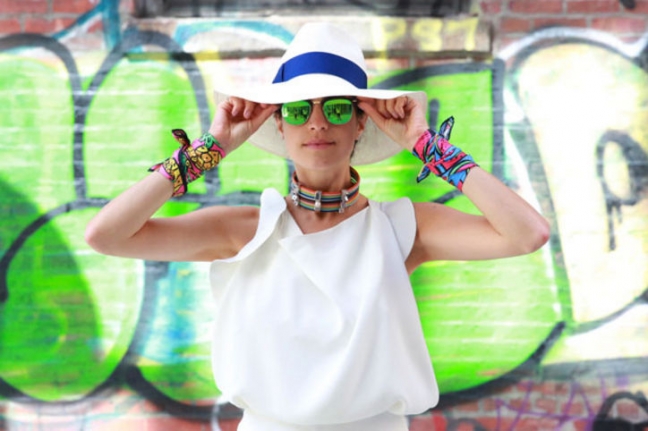 15-05/14/silk-scarf-man-repeller-w724