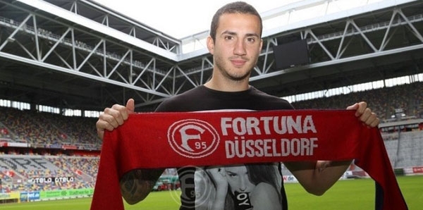 15-05/28/sercan-sararer-imzayi-atti-yeni-takimi