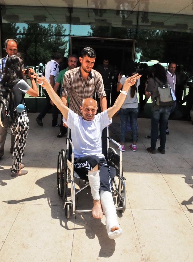 15-06/07/diyarbakirda-bombali-saldirida-yaralananlar-da-oy-kullandi_9335_dhaphoto4