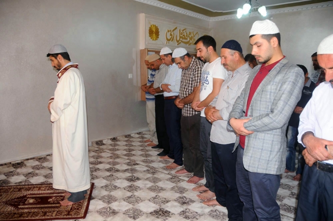 15-06/12/7nci-sinif-ogrencisi-okula-mescit-derslik-yaptirdi_3479_dhaphoto1