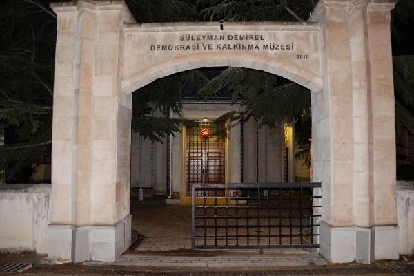 15-06/17/muze-girisi