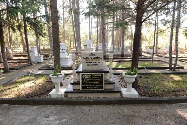 15-06/17/nazmiye-demire