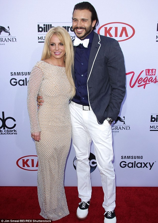15-06/23/29df3d0700000578-3135061-done_britney_spears_and_charlie_ebersol_last_seen_on_may_17_at_t-m-86_1435001887090