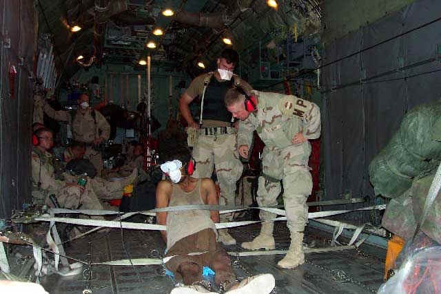 15-06/27/cell-phone-air-transport-to-guantanamo-4