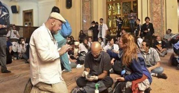 15-06/28/gezide_yaralilari_tedavi_eden_doktor_hayatini_kaybetti_h263915-1435515915