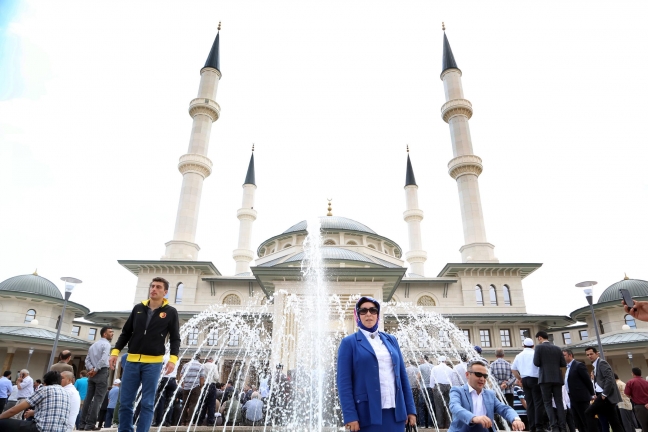 15-07/03/bestepe-millet-camii-ibadete-acildi_7274_dhaphoto6-1435929628