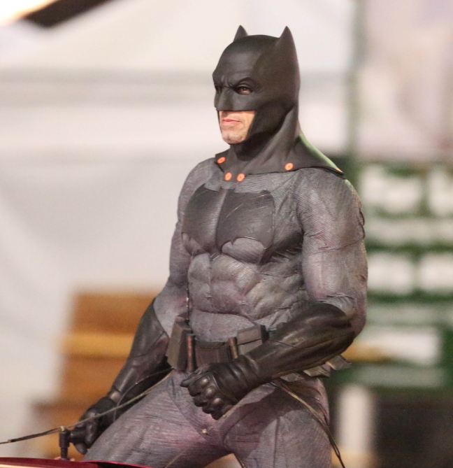 15-07/06/margot-robbie-jared-leto-and-ben-affleck-seen-filming-on-set-of-suicide-squad-5