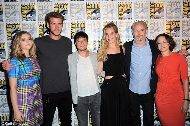 15-07/10/2a62f7a000000578-3155465-family_l_to_r_willow_shields_liam_josh_jennifer_director_francis-a-127_1436513446923-1