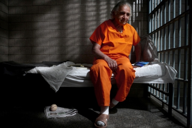 15-07/13/bernie-maddof-by-peter-rad-outtake