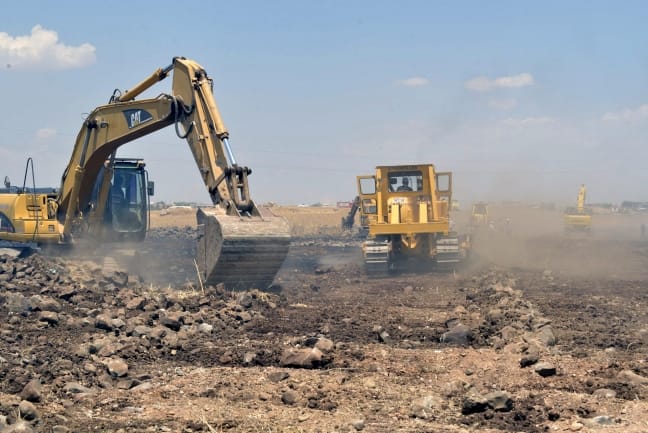 15-07/13/diyarbakirda-fidan-diken-hdpli-milletvekili-ve-baskanlara-tasli-saldiri_5114_dhaphoto3