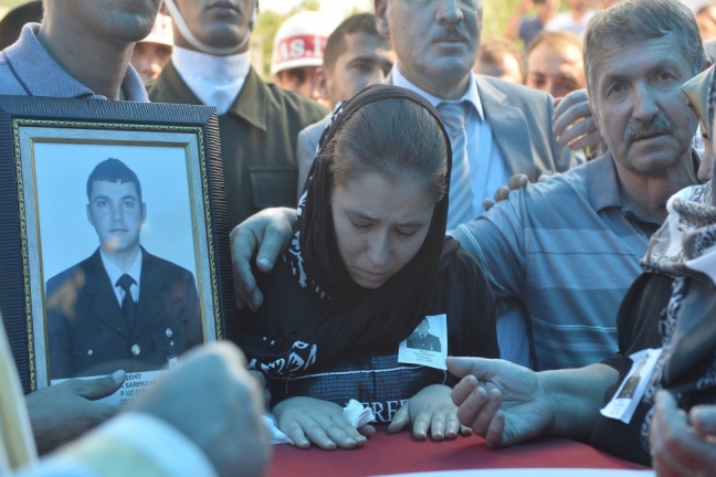 15-07/30/dualar-esliginde-topraga-verildi