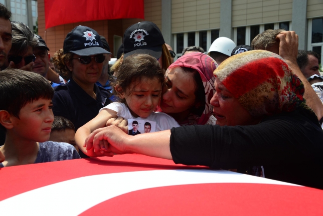 15-07/31/pozanti-emniyet-mudurlugune-silahli-saldiri-2-polis-sehit-2-pkkli-olduruldu-4-_8817_dhaphoto14