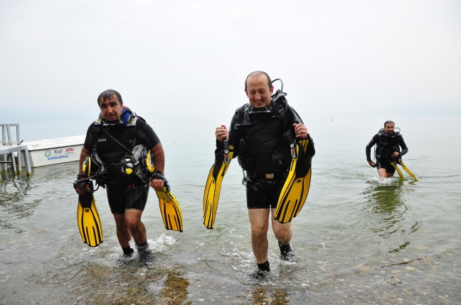 15-08/07/iznikte-1500-yillik-bazilikaya-protokol-dalisi_8553_dhaphoto4