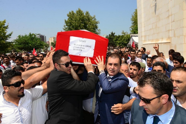 15-08/08/sehit-onbasi-gozyaslariya-son-yolculuguna-ugurlandi_2721_dhaphoto5