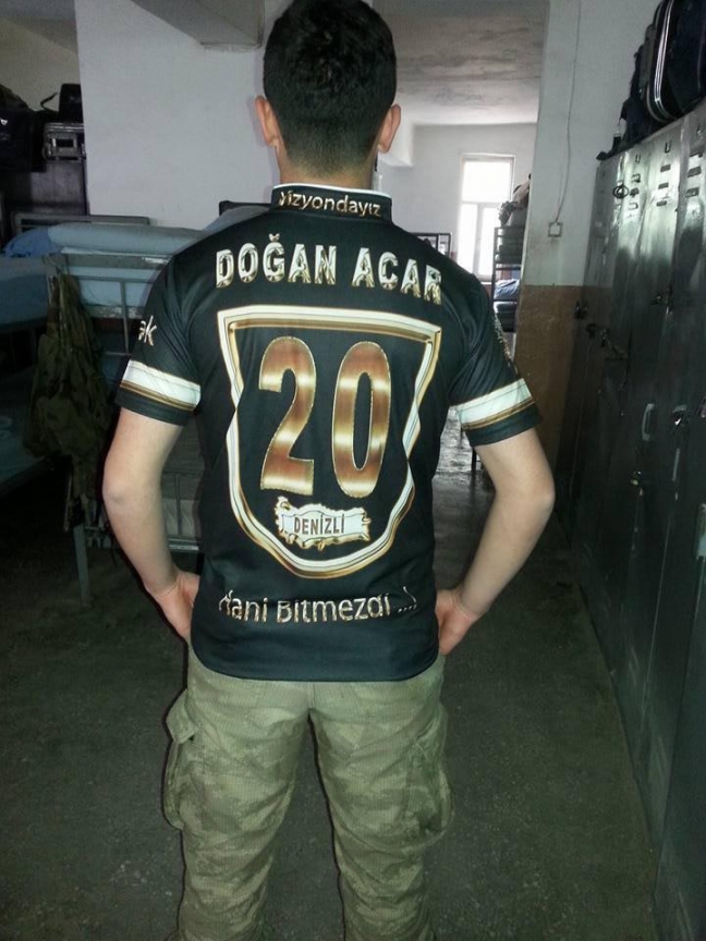 15-08/10/terhis-olan-evlatlarini-beklerken-sehit-oldugu-haberi-geldi_4038_dhaphoto5-1439206092