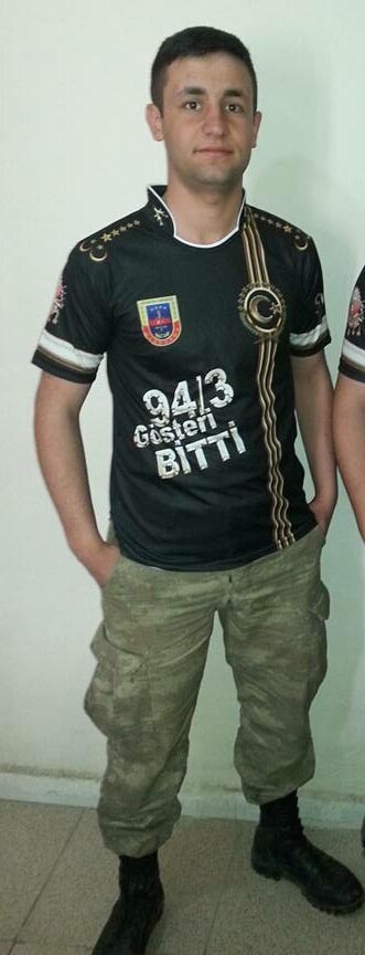 15-08/10/terhis-olan-evlatlarini-beklerken-sehit-oldugu-haberi-geldi_4038_dhaphoto7