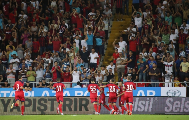 15-08/17/aa_picture_20150816_6070947_high