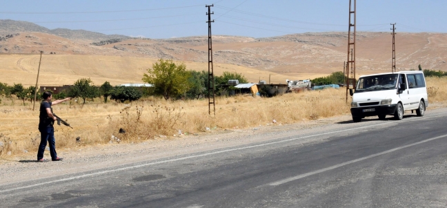 15-08/18/sokaga-cikma-yasagi-olan-silvanda-catisma-1-olu-1-yarali-2-_5048_dhaphoto1