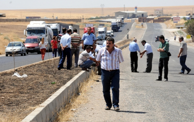 15-08/18/sokaga-cikma-yasagi-olan-silvanda-catisma-1-olu-1-yarali-2-_5048_dhaphoto11