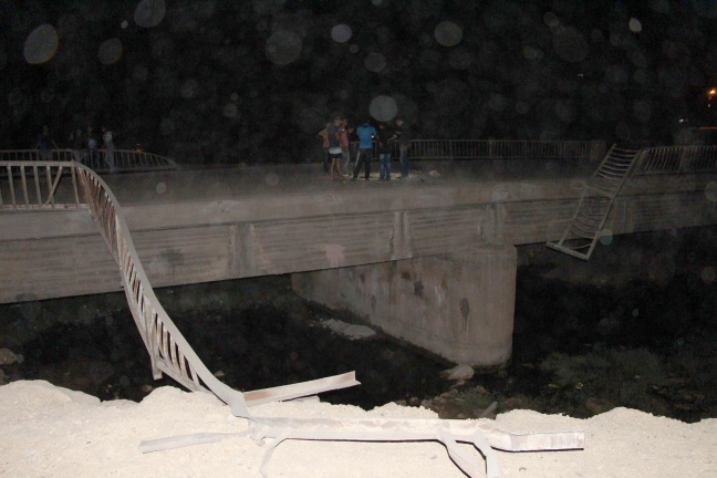 15-08/21/nusaybinde-pkk-kopruyu-bombaladi-3-yarali-_5295_dhaphoto2