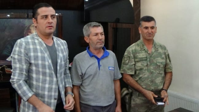 15-08/21/pkknin-katliamini-onleyen-tanker-soforune-odul-_4934_dhaphoto1