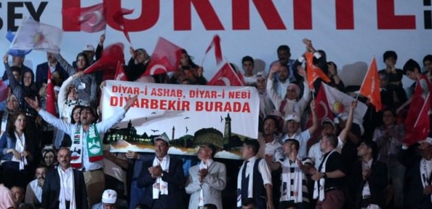 15-09/12/ak_parti_kongresinde_diyarbakir_teskilatina_alkis_1442047443_0117