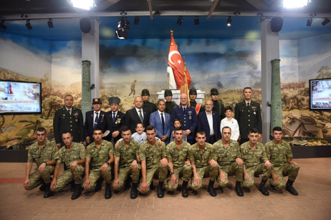 15-09/14/kutul-amare-cephesi-sehitlerinden-piyade-cavus-solakoglu-ishak-icin-anma-toreni_8627_dhaphoto5