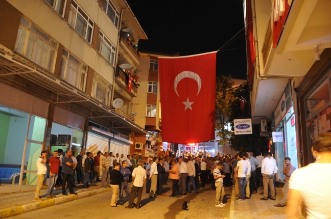 15-09/27/sehit-binbasi-yavuz-sonat-guzelin-kandiradaki-baba-ocagina-ates-dustu_4010_dhaphoto1