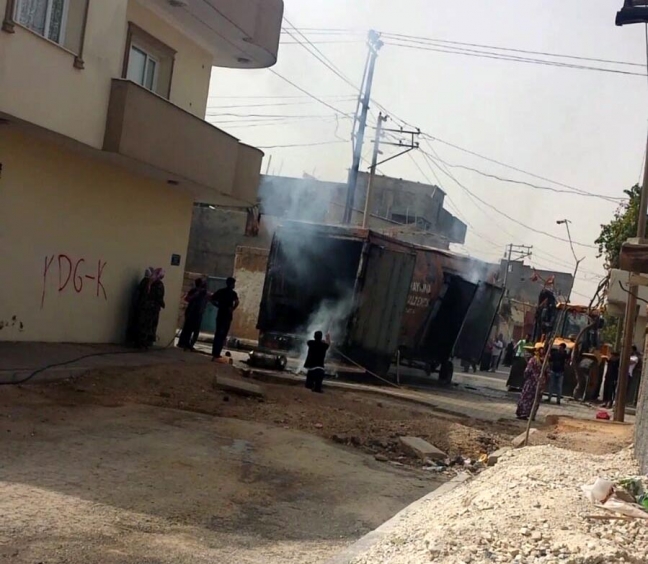 15-10/04/nusaybinde-sokaga-cikma-yasagiyla-birlikte-baslayan-operasyonlar-suruyor-2-_9288_dhaphoto3