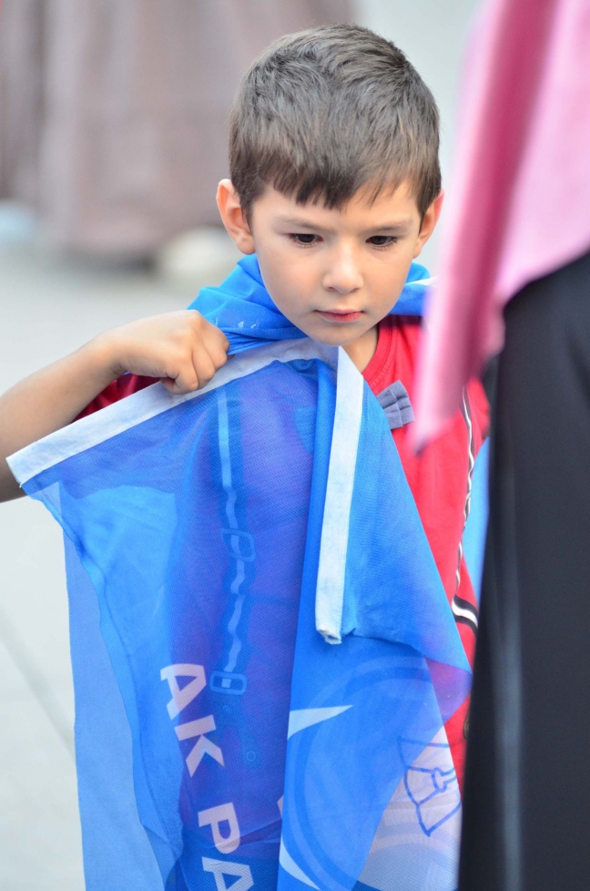 15-10/08/basbakan-kacaklarla-dava-adamlarini-ayiracak-misiniz_4195_dhaphoto9