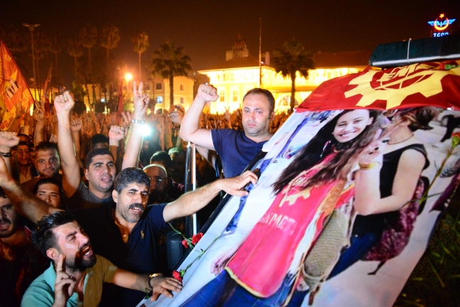 15-10/11/ankaradaki-patlamada-adanadan-giden-cogu-tcdd-mensubu-11-kisi-yasamini-yitirdi-4-_9874_dhaphoto6