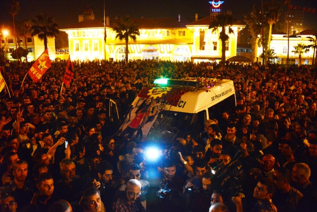 15-10/11/ankaradaki-patlamada-adanadan-giden-cogu-tcdd-mensubu-11-kisi-yasamini-yitirdi-4-_9874_dhaphoto9