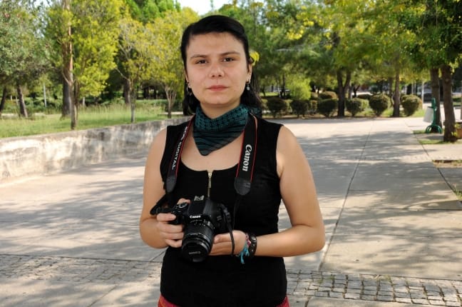 15-10/12/o-goruntuyu-ceken-universiteli-melike-ben-halayi-cekerken-patlama-kadrajima-girmis_6247_dhaphoto1