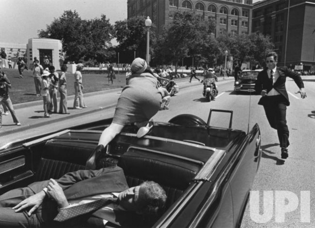 15-10/13/john-f-kennedy-assassination-reenactment