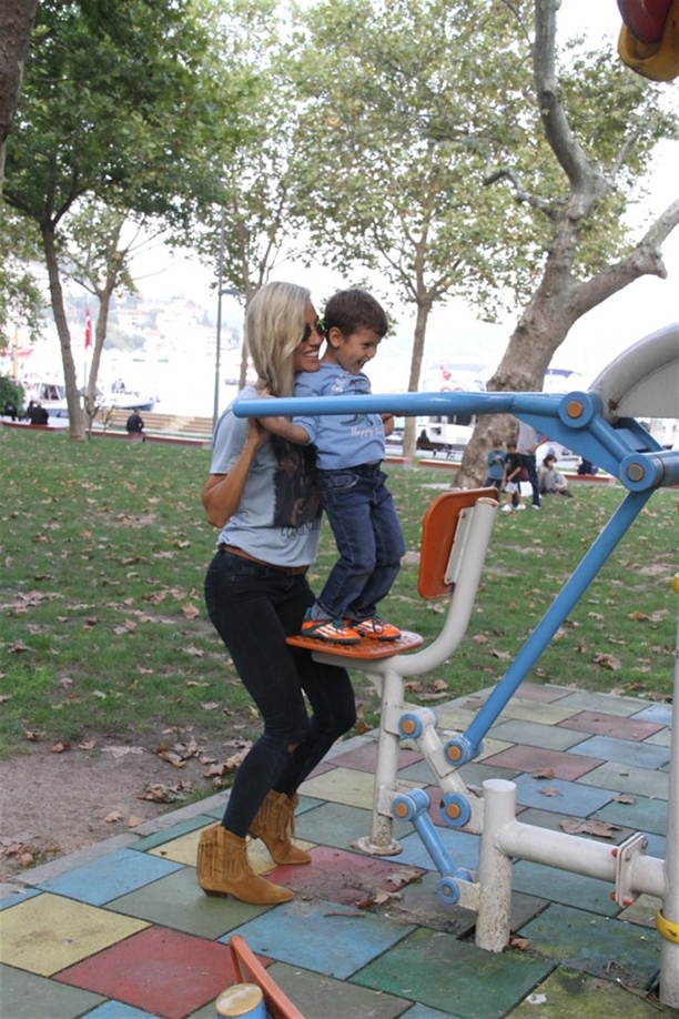 15-10/14/cagla-sikel-cocukluguna-dondu-7776466_6409_m