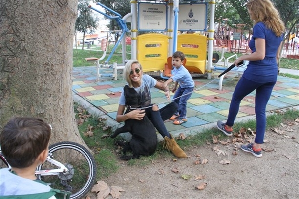 15-10/14/cagla-sikel-cocukluguna-dondu-7776466_9780_m