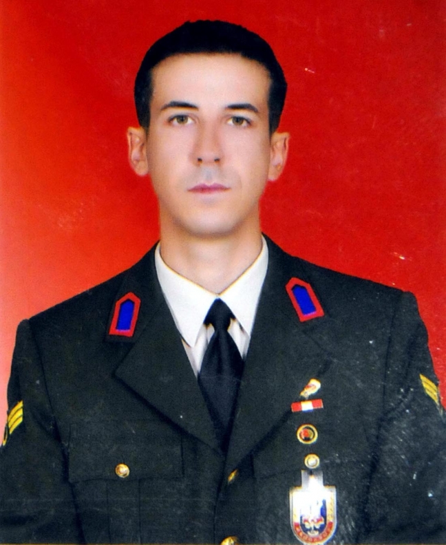 15-10/18/daglica-sehidi-astsubay-topsakaloglu-eskisehirde-gozyaslariyla-ugurlandi_9585_dhaphoto1