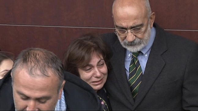 15-10/23/cetin-altan-icin-milliyet-gazetesi-onunde-toren-duzenlendi_1749_dhaphoto11