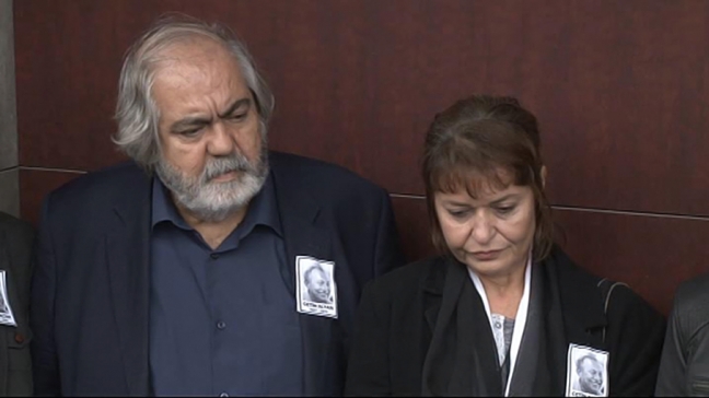 15-10/23/cetin-altan-icin-milliyet-gazetesi-onunde-toren-duzenlendi_1749_dhaphoto5