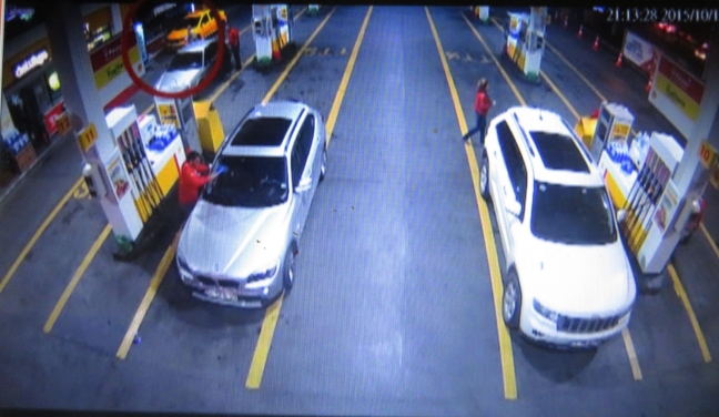 15-10/23/kucuk-cocuga-asitli-saldirida-sok-detay-3-ay-once-elinde-uzaktan-kumandali-arabasi-patlamis_3262_dhaphoto2