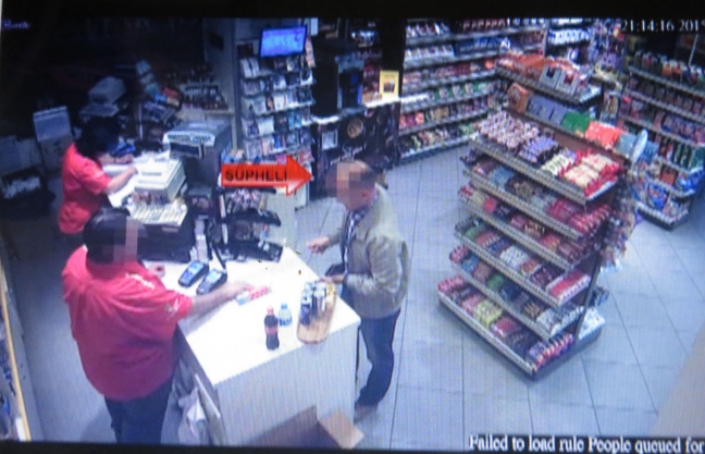 15-10/23/kucuk-cocuga-asitli-saldirida-sok-detay-3-ay-once-elinde-uzaktan-kumandali-arabasi-patlamis_3262_dhaphoto4