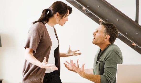 15-10/29/couple-arguing-435669