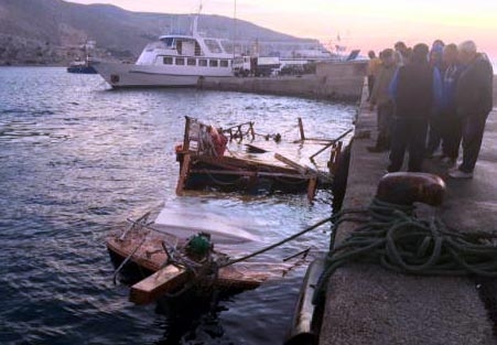 15-10/30/egede-yine-tekne-faciasi-12si-cocuk-19-olu_2110_dhaphoto5